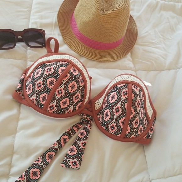 Xhilaration Other - Cool design bikini top Xhilaration Other - Cool design bikini top